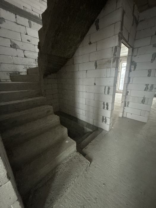 Таунхаус під єОселю з терасою на даху. Локація топ!