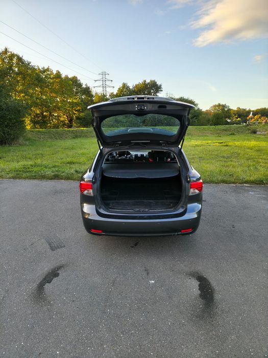 Toyota Avensis kombi 2015, niski przebieg