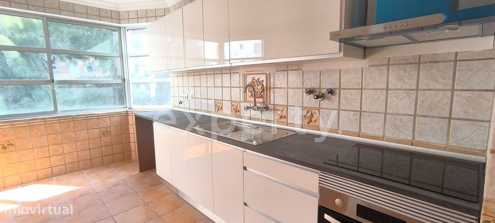 T2 Apartment Converted into T3 in Tapada das Mercês, Sintra