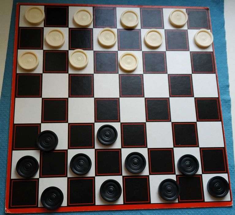 Шахматы и шашки дорожные