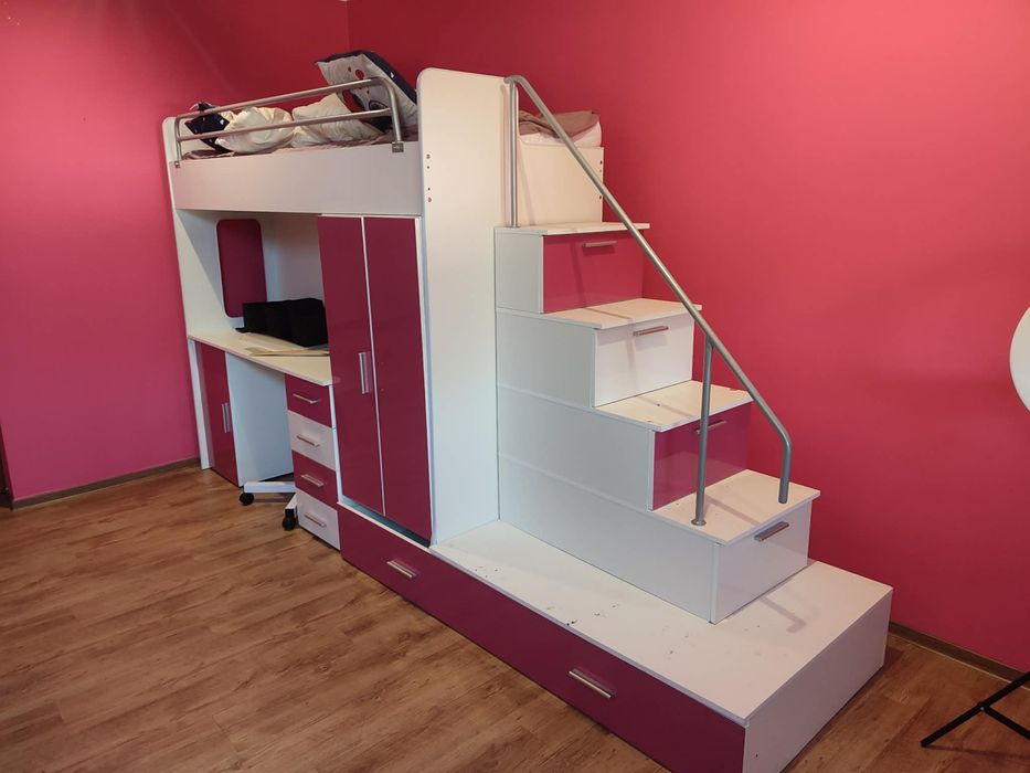Lóżko piętrowe z biurkiem i szafkami