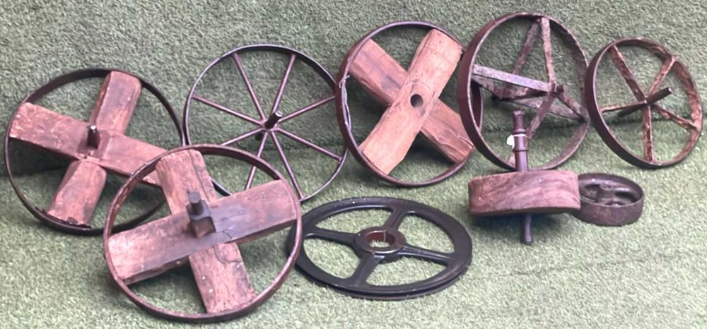 Rodas de engenhos de ferro e madeira - Antigas