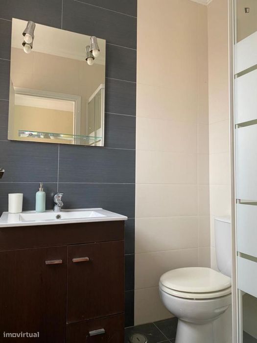 Quarto - localizado em Roma-Areeiro Lisbon