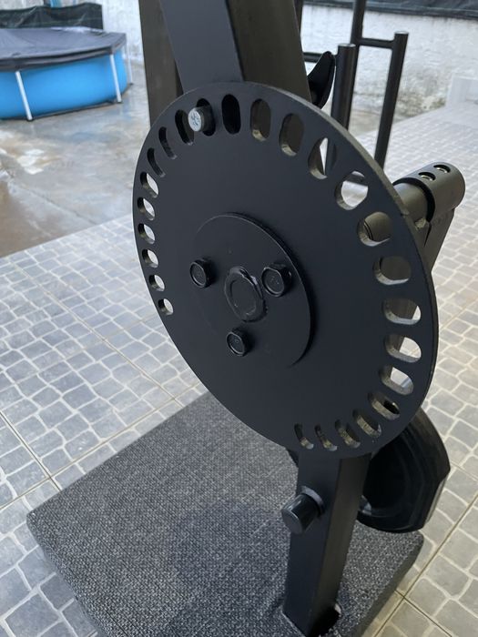 Vendo maquina de agachamento e triceps