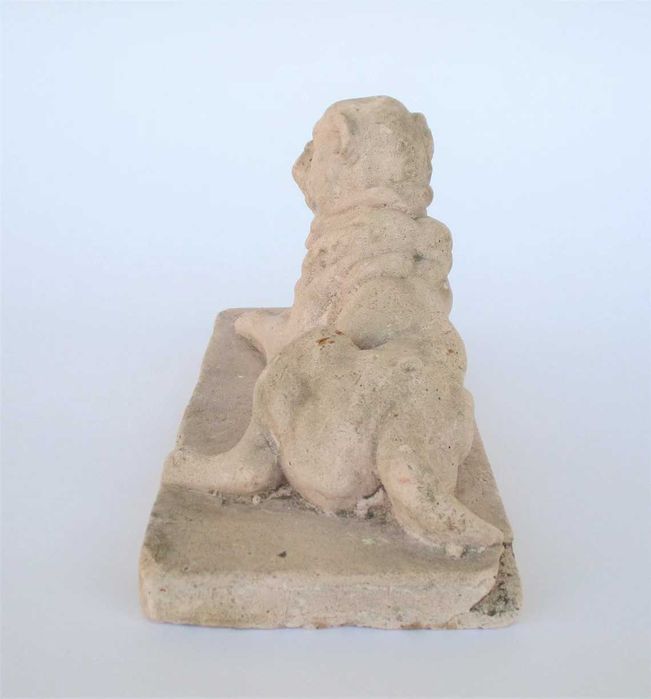 Antiga escultura Bulldog em terracota