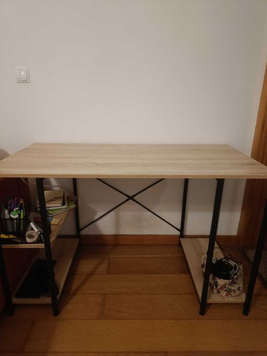 Secretária Aço e aglomerado de melamina