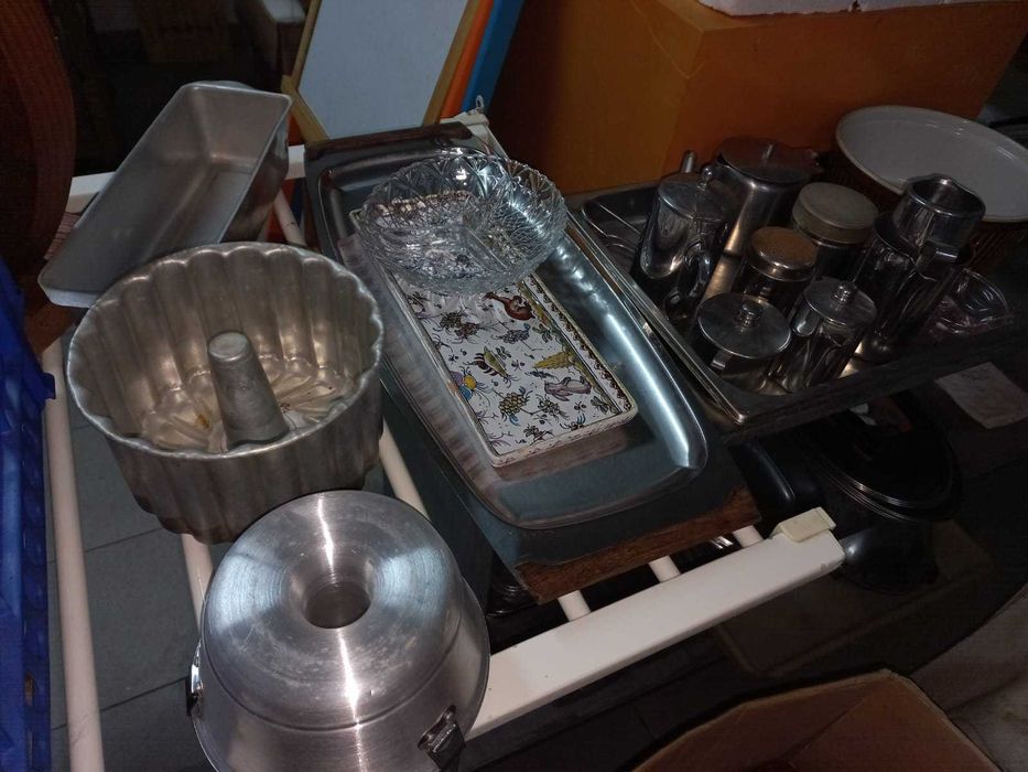 Formas, tabuleiros, paelheira, maquina café (novos e usados)