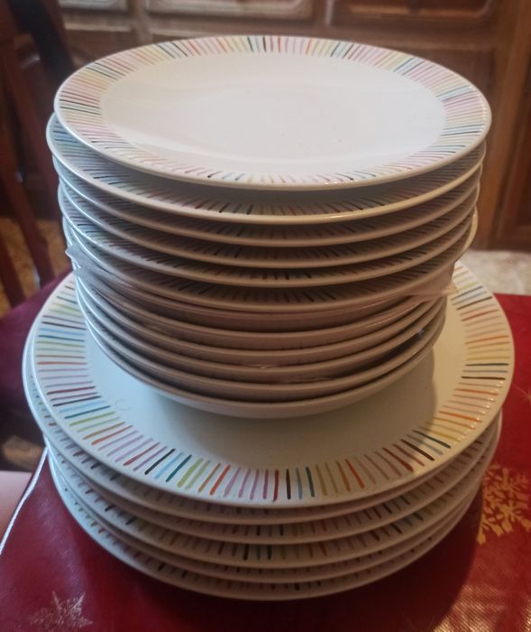 Conjunto de pratos para 6 pessoas