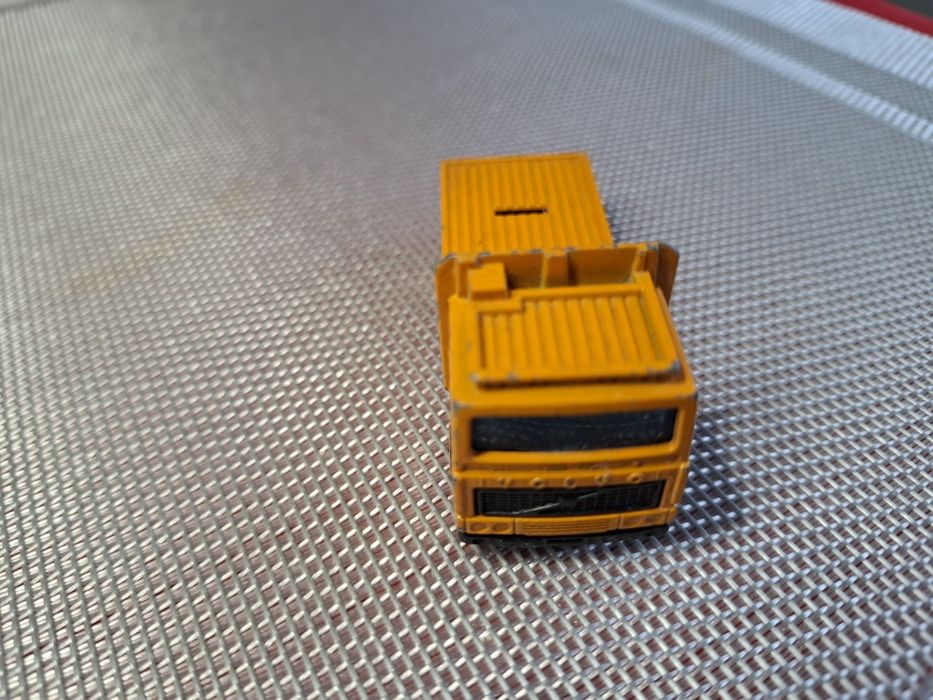 Matchbox volvo skala 1:64