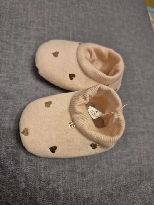 Buciki niechodki w serduszka