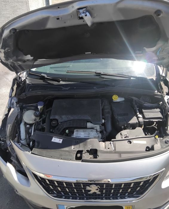 Vendo peugeot 2008 1.2  130 cv de 2019 nacional acidentado salvado