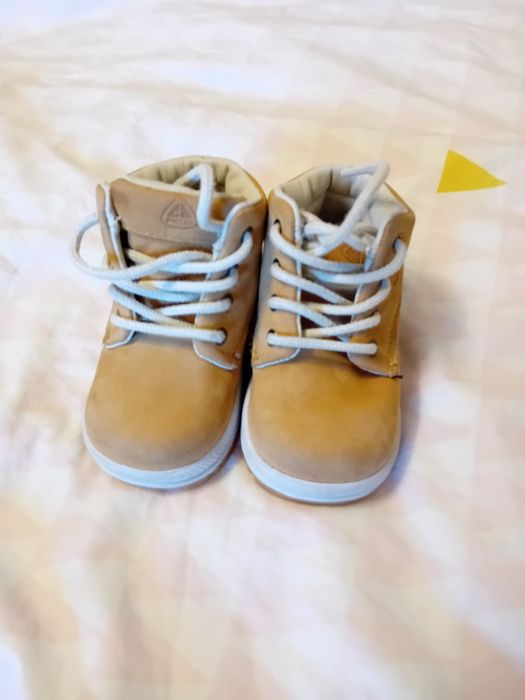 Buciki nike musztardowe