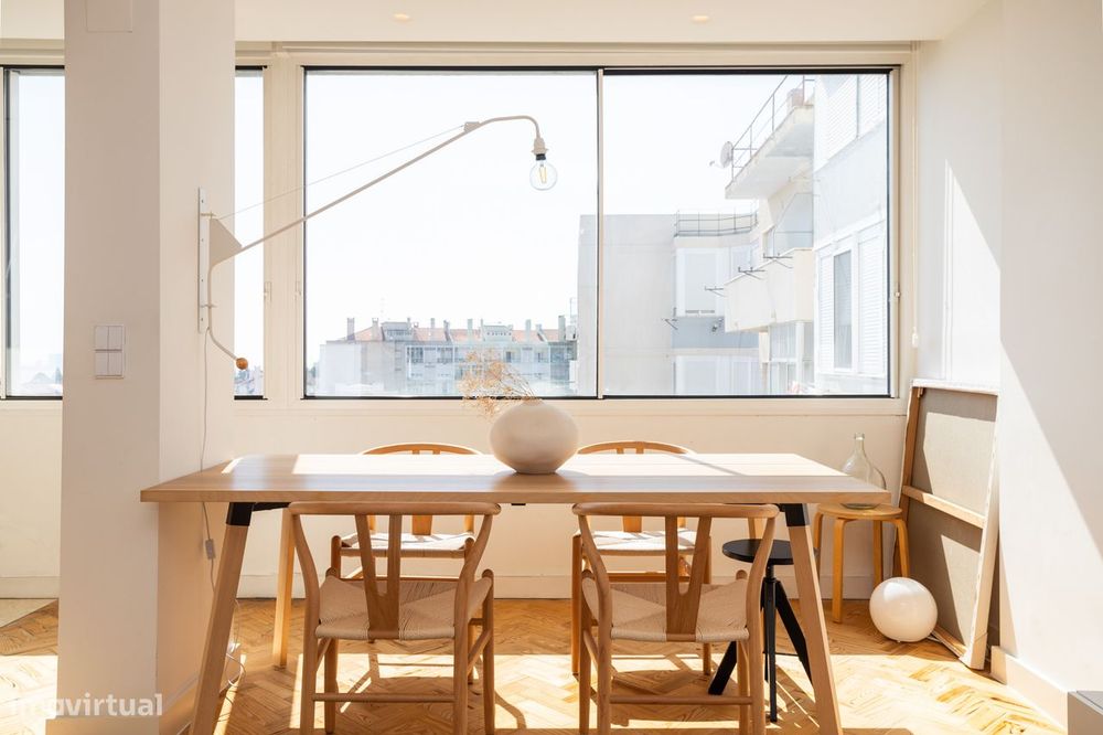 T2 Remodelado por Arquiteto na Ajuda, Mobilado, com Vista Rio e Varand