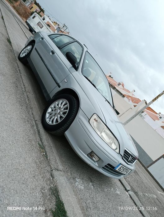 Accord 2001 com 180m km carro muito bom