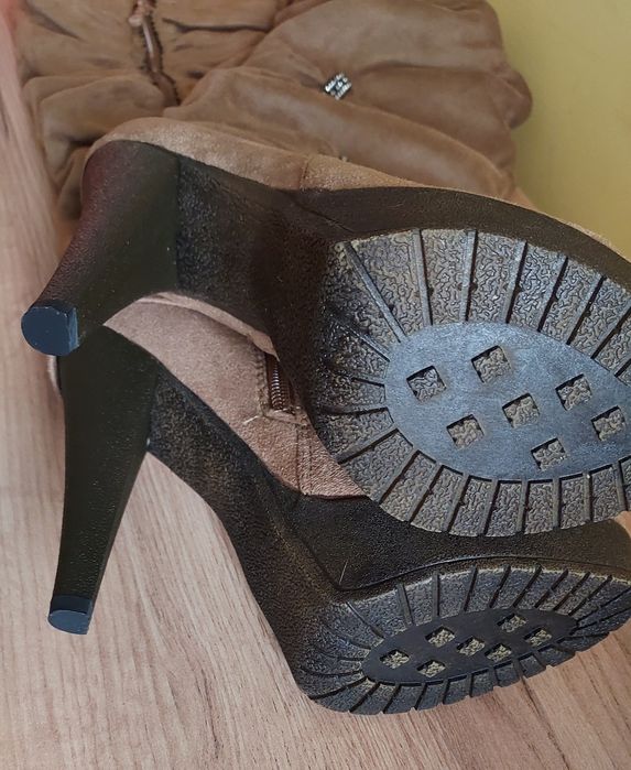 Kozaki wysokie na platformie