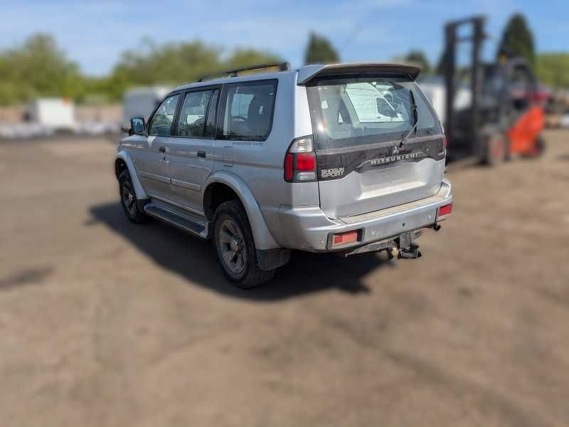 Mitsubishi Pajero Sport Wagon 2.5TD 2006 (para peças)