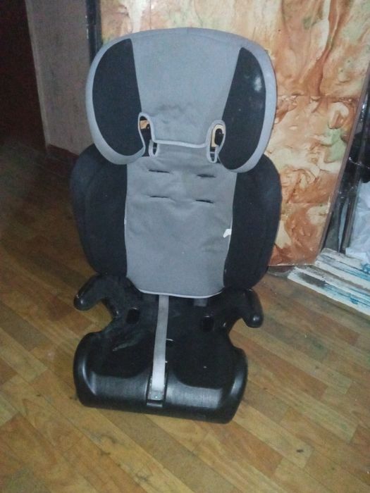 Продам детское кресло автомобильное