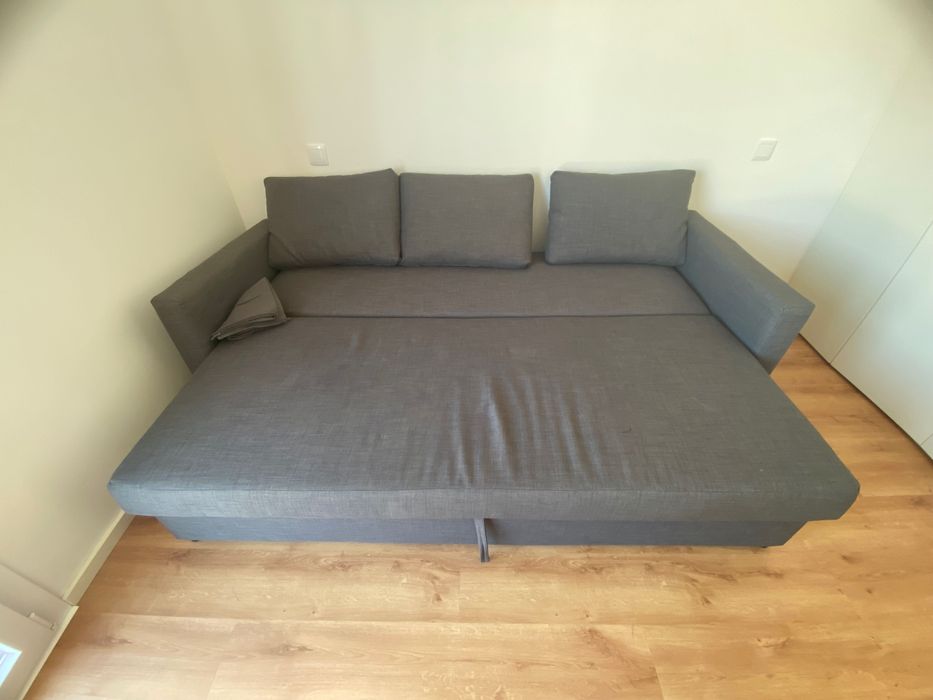 Sofá cama, 3 lugares em ótimo estado!