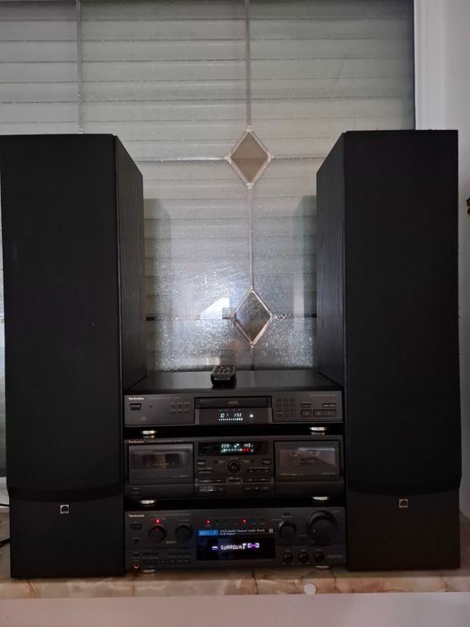 Wieża Technics  z  kolumnami  Arcus  Bardzo ładna