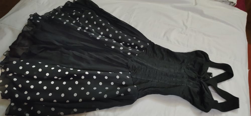 Vestido de alças comprido.