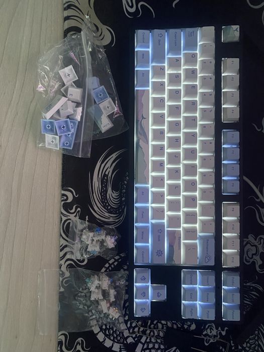 Продам кастом клавіатуру
