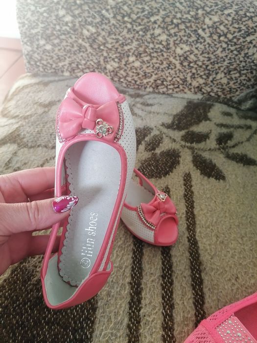 Продам дитячі босоніжки