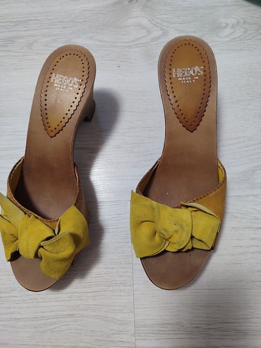 Взуття. Шльопанці. Босоніжки