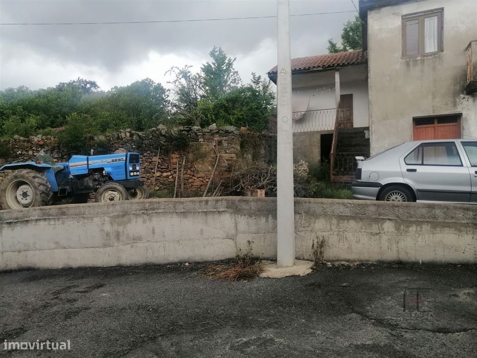 Moradia para Restaurar T3 Venda em Mogadouro, Valverde, Vale de Porco