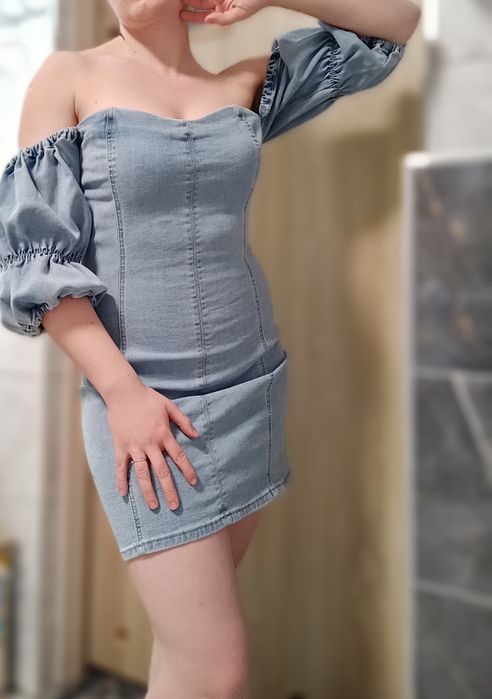 Sukienka jeansowa z opadającymi rękawami rozmiar M