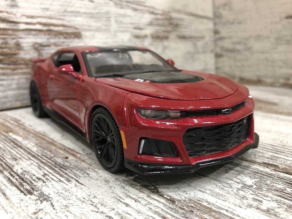 Металева машинка модель Chevrolet Camaro Ford Mustang