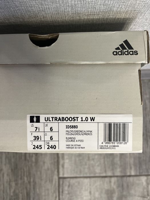 Жіночі бігові кросівки adidas ultraboost 1.0 w