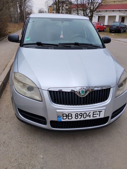 Шкода фабія 1.2 бензин.