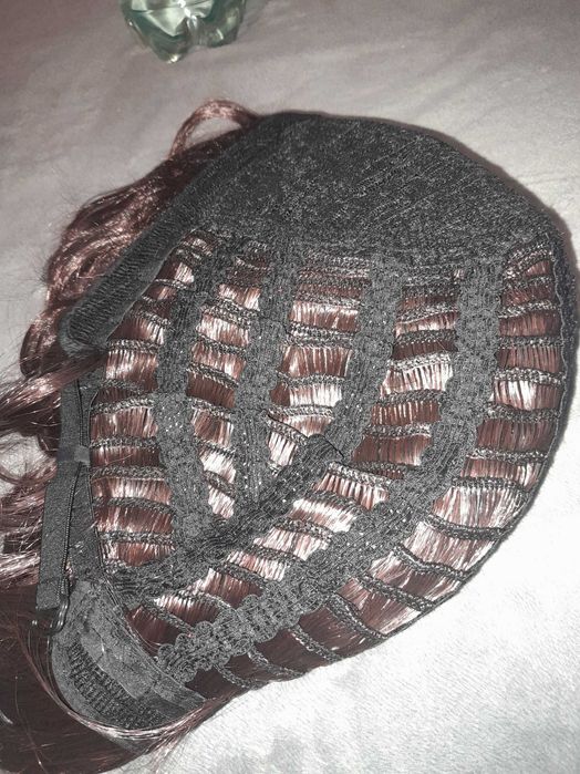 Sprzedam nową, sztuczną perukę.