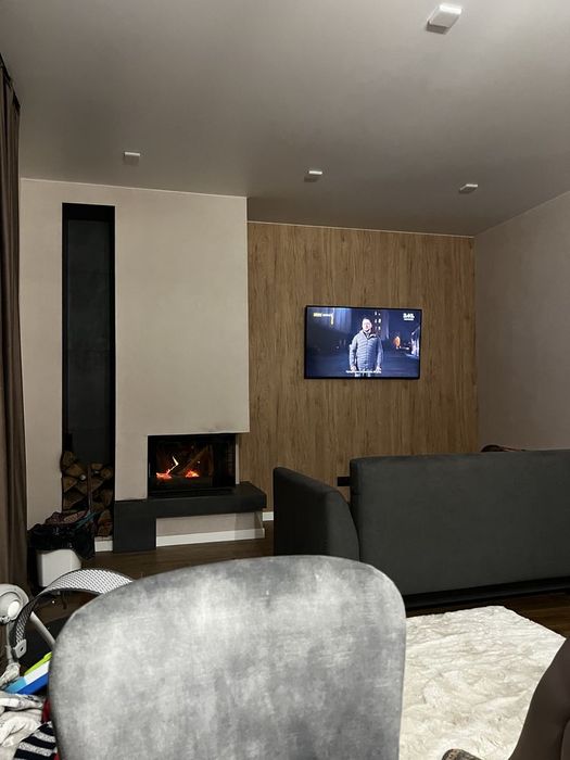 Сучасний таунхаус з ремонтом та меблями і великою ділянкою Крихівці