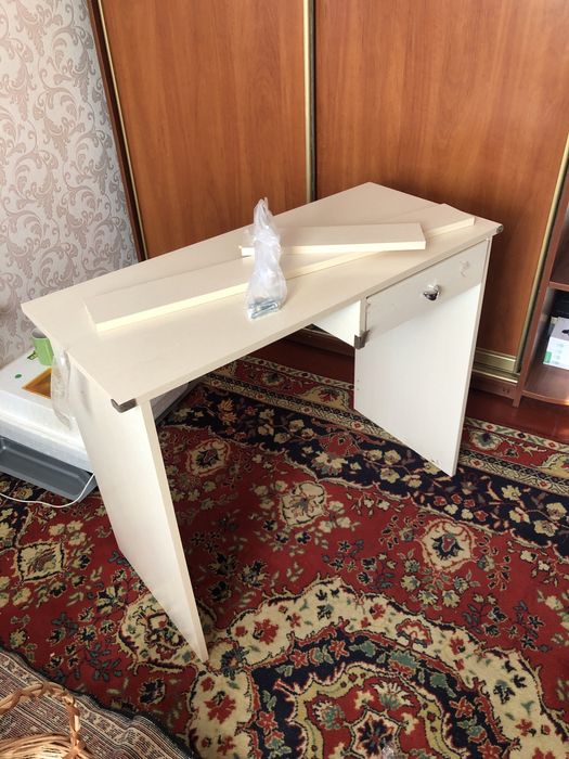 Дитячий столик, дитяча парта