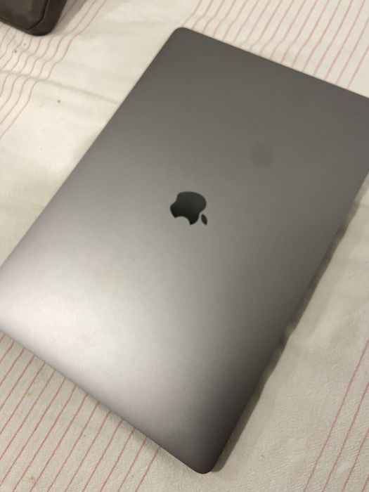 MacBook Pro 16” 2019 Space Gray – i7 6-Core / 16GB RAM / 512GB SSD / Excelente Estado