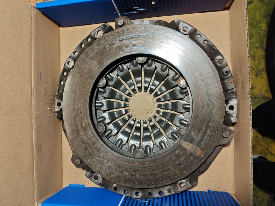 Комплект сцепления SACHS 3000 970 047 ,skoda wag volksvgen отличное со
