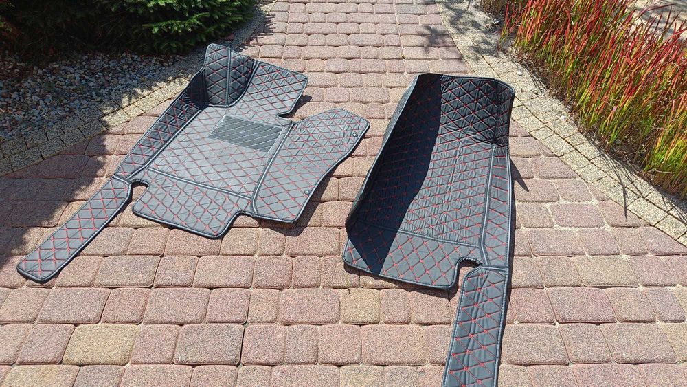 Dywaniki do samochodu sportowe stan b. dobry