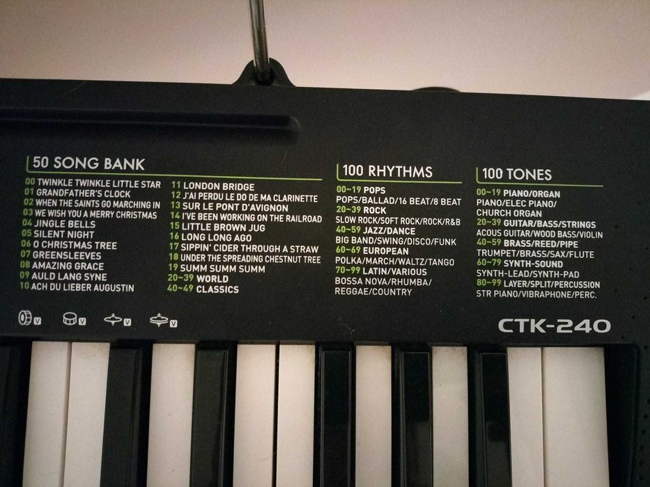 Teclado CASIO CTK-240 com suporte incluído
