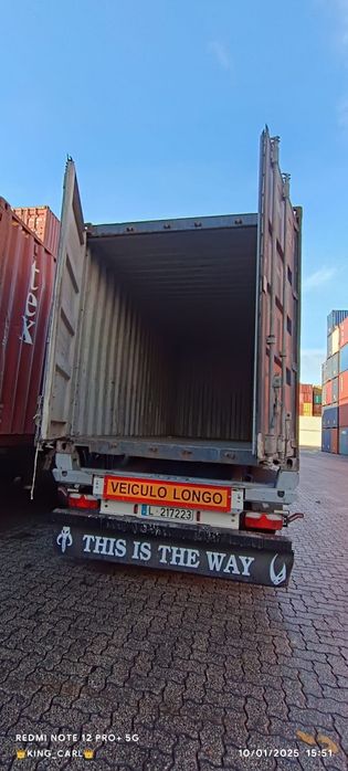 Contentores usados e novos