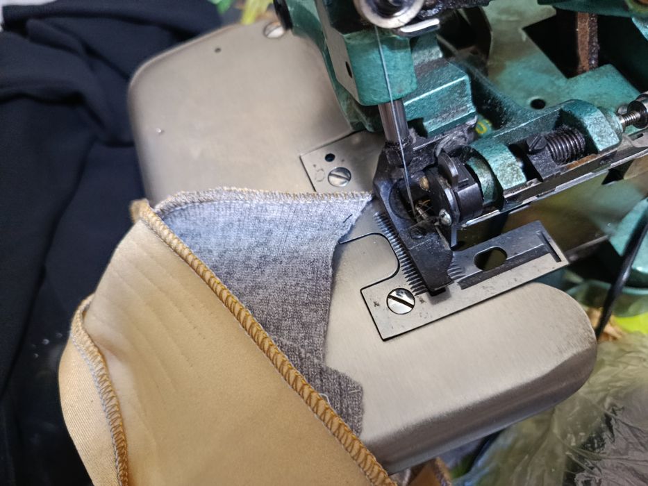 Оверлок с электроприводом и антэнкой