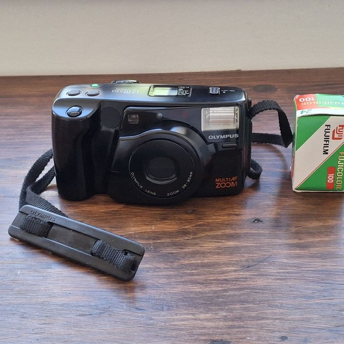 Máquina Fotográfica Olympus IZM 230 Multi AF.