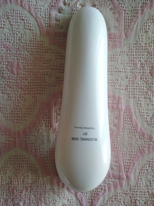 1 Máquina de Rosto, 1 de Corpo e 1 caneta de olhos Blooming Skin