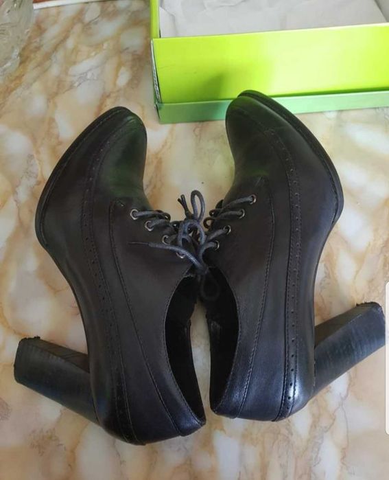 Шкіряні  туфлі  .