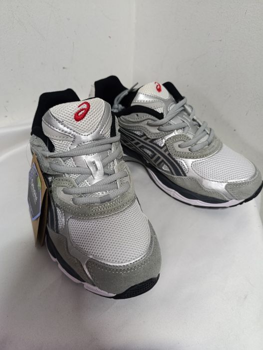 Asics Gel NYC buty sportowe nowe z metką 42