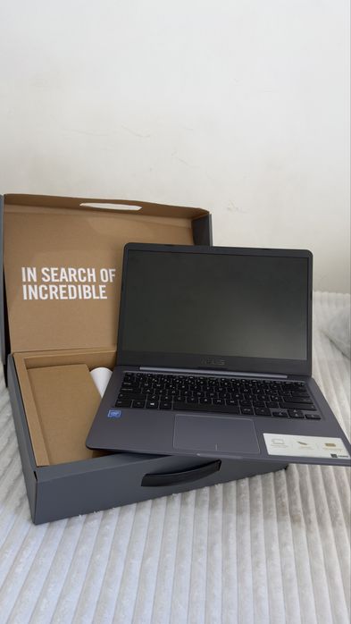 ASUS VivoBook E406MA