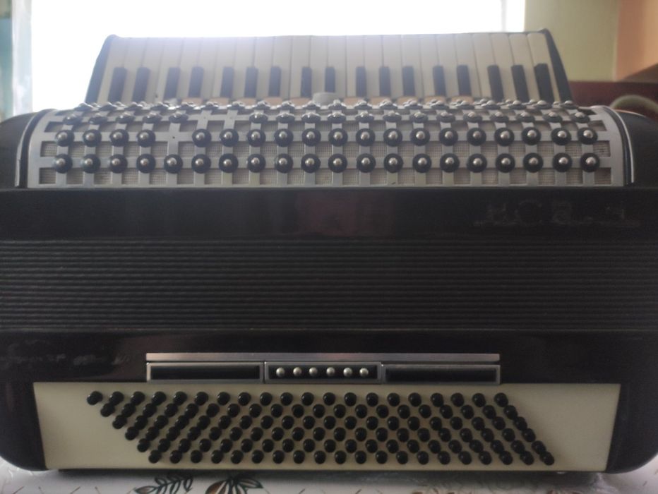 Акордеон hors професіонал