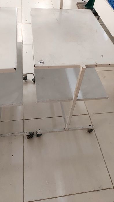 Carrinhos de transporte de peças