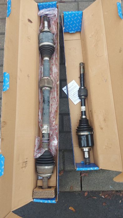 Póloś Toyota Corolla(E21) 1.8 Hybrid, prawa-lewa, używana