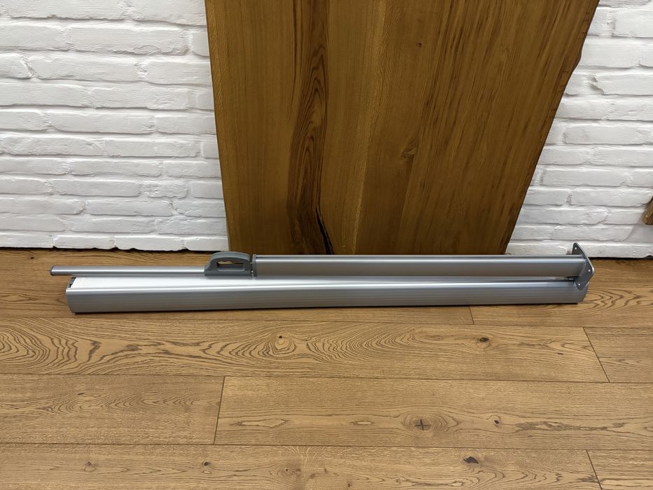 Проекционный экран на стойке (напольный),прочная конструкция /проектор